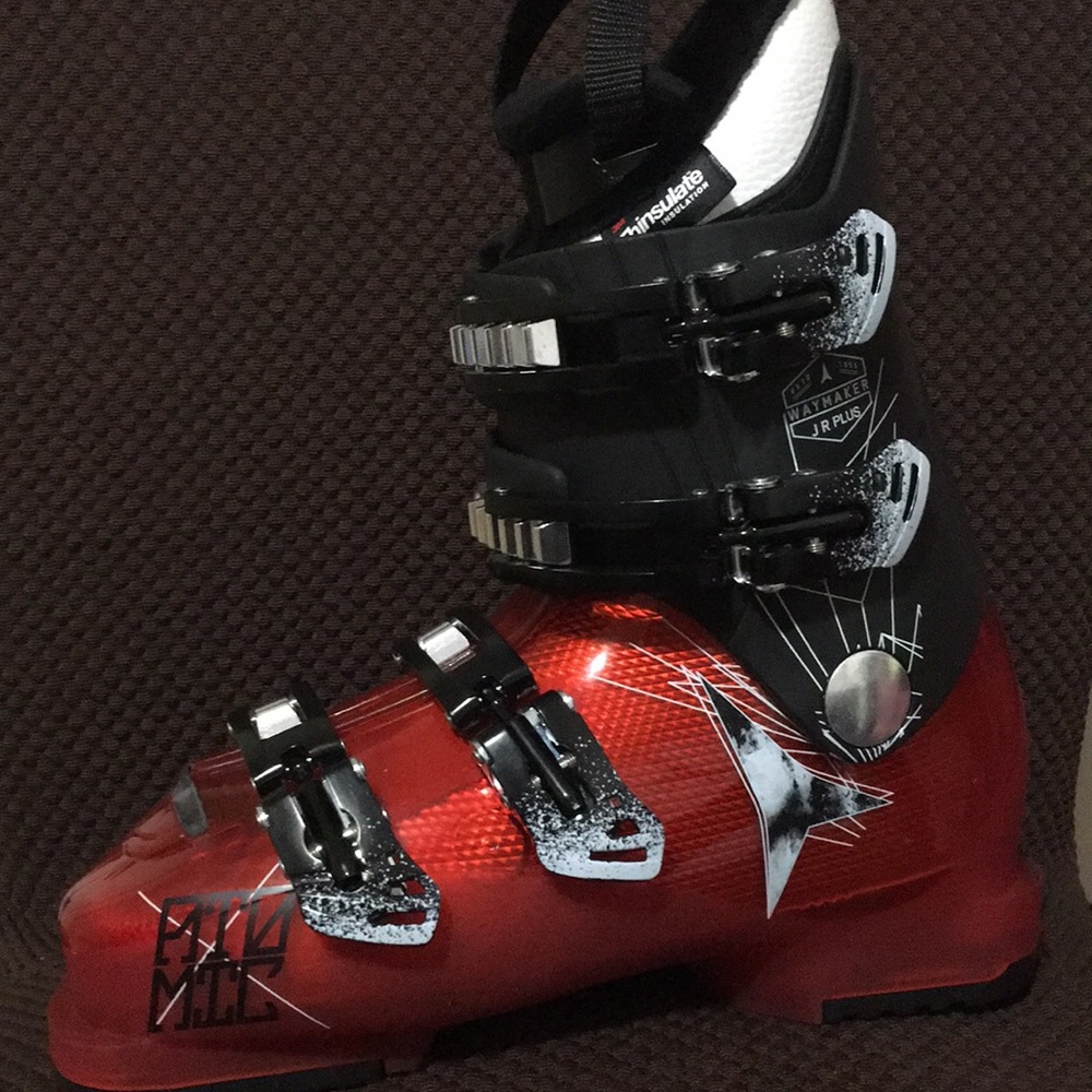 Brand new ski boots!!